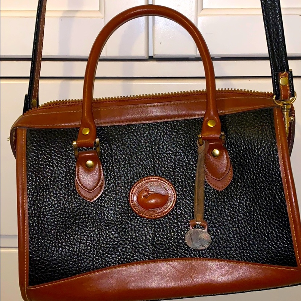 Black leather Dooney & Bourke purse.